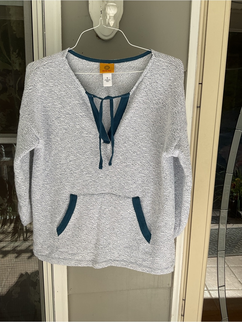 Ruby Rd. Blue White Knit Scoop Neck Sweater sleeve button clasps Size Small EUC